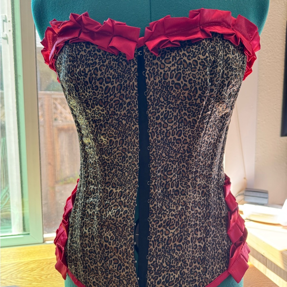 Burlesque Black Corset with leopard Accent